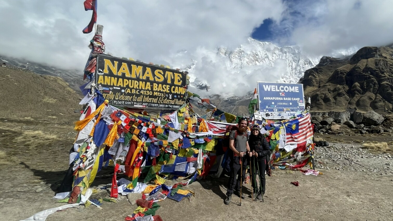 Lorenzo e Martina del progetto Giro.vagamondi al Campo Base dell'Annapurna