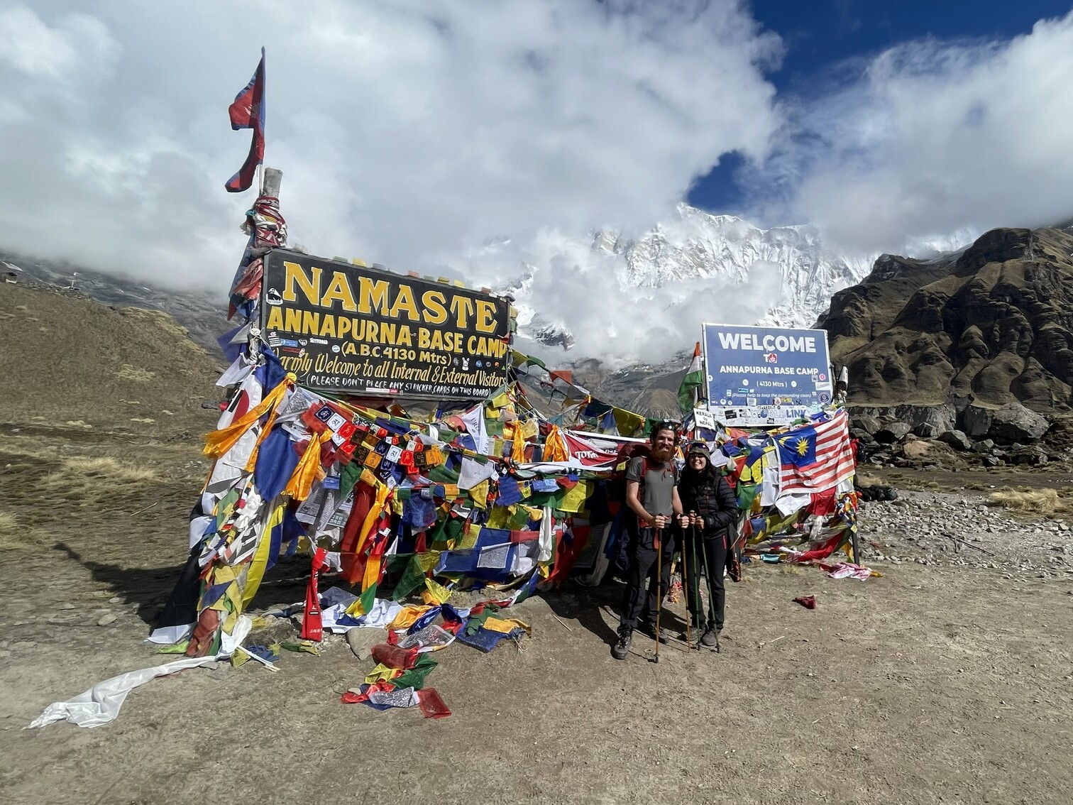 Lorenzo e Martina del progetto Giro.vagamondi al Campo Base dell'Annapurna