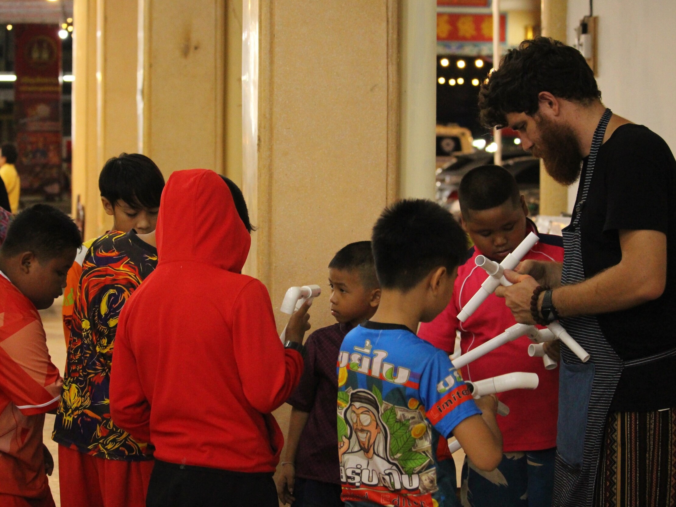 Giro.vagamondi durante un Workaway sostenibile, autentico e low cost con bambini in Thailandia