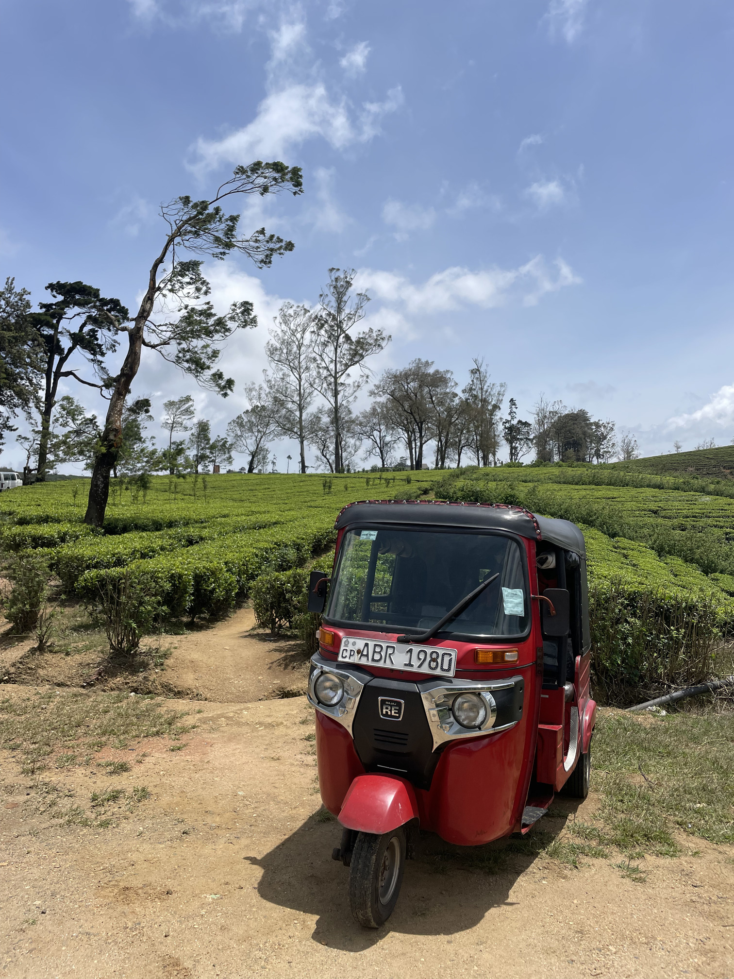 Tuk Tuk rosso dello Sri Lanka